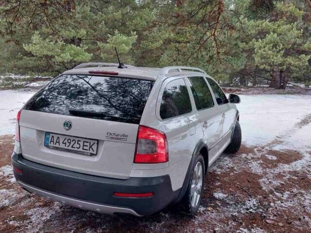 Белый Шкода Октавия Скаут, объемом двигателя 2 л и пробегом 257 тыс. км за 11750 $, фото 3 на Automoto.ua