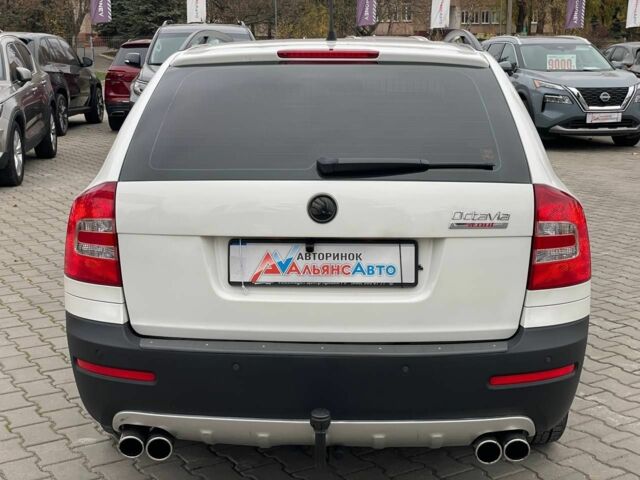Белый Шкода Октавия Скаут, объемом двигателя 2 л и пробегом 283 тыс. км за 11600 $, фото 5 на Automoto.ua