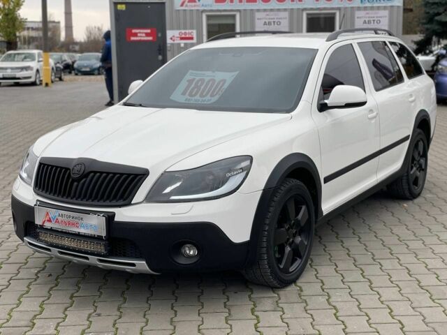 Белый Шкода Октавия Скаут, объемом двигателя 2 л и пробегом 283 тыс. км за 11600 $, фото 2 на Automoto.ua