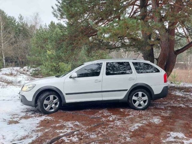 Белый Шкода Октавия Скаут, объемом двигателя 2 л и пробегом 257 тыс. км за 11750 $, фото 5 на Automoto.ua
