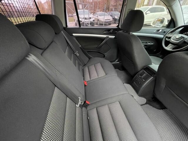 Белый Шкода Октавия Скаут, объемом двигателя 2 л и пробегом 283 тыс. км за 11600 $, фото 21 на Automoto.ua