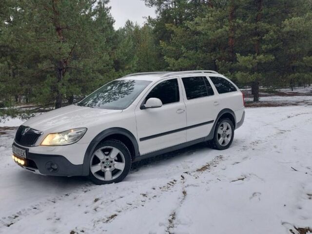 Белый Шкода Октавия Скаут, объемом двигателя 2 л и пробегом 257 тыс. км за 11750 $, фото 8 на Automoto.ua