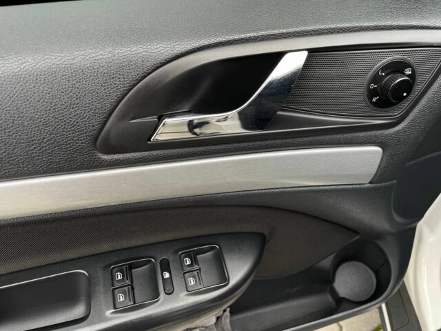 Белый Шкода Октавия Скаут, объемом двигателя 2 л и пробегом 283 тыс. км за 11600 $, фото 9 на Automoto.ua