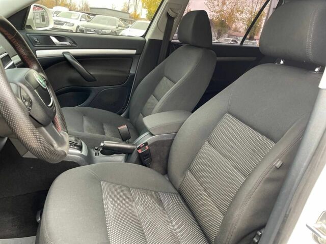 Белый Шкода Октавия Скаут, объемом двигателя 2 л и пробегом 283 тыс. км за 11600 $, фото 16 на Automoto.ua