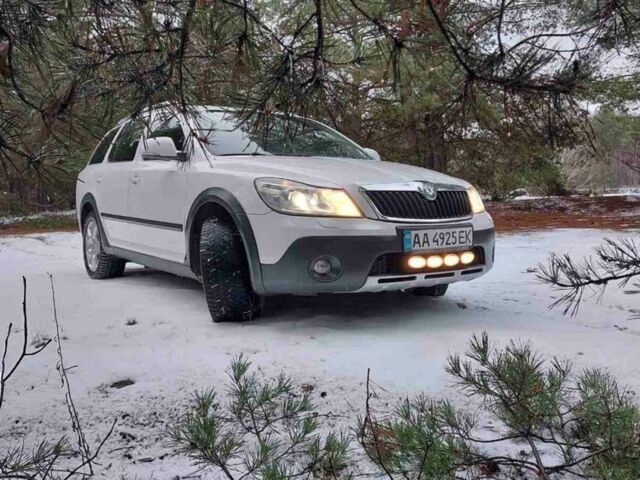 Белый Шкода Октавия Скаут, объемом двигателя 2 л и пробегом 257 тыс. км за 11750 $, фото 11 на Automoto.ua
