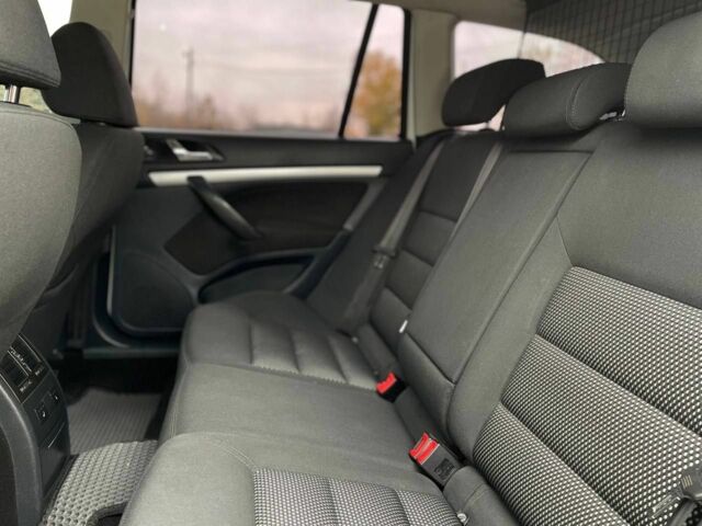 Белый Шкода Октавия Скаут, объемом двигателя 2 л и пробегом 283 тыс. км за 11600 $, фото 19 на Automoto.ua