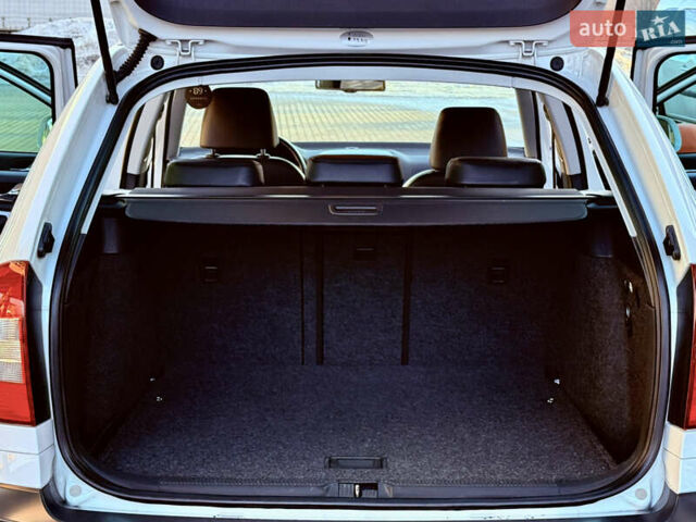 Белый Шкода Октавия Скаут, объемом двигателя 2 л и пробегом 199 тыс. км за 12950 $, фото 26 на Automoto.ua