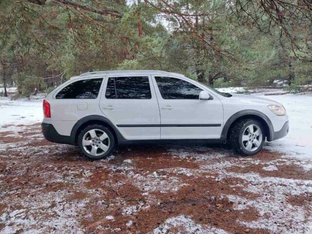 Белый Шкода Октавия Скаут, объемом двигателя 2 л и пробегом 257 тыс. км за 11750 $, фото 4 на Automoto.ua