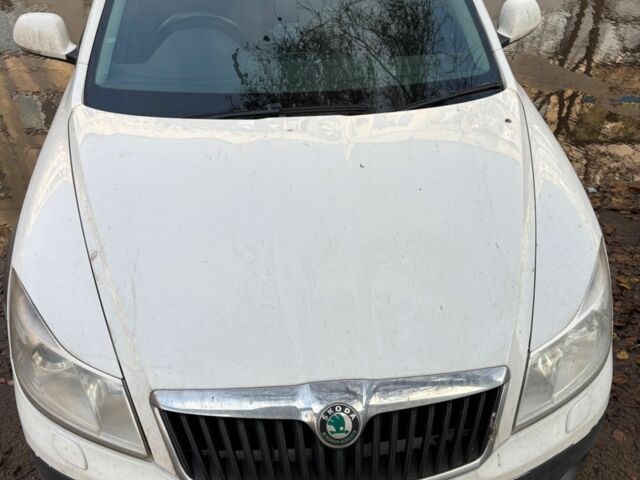 Білий Шкода Octavia Scout, об'ємом двигуна 2 л та пробігом 378 тис. км за 5673 $, фото 1 на Automoto.ua