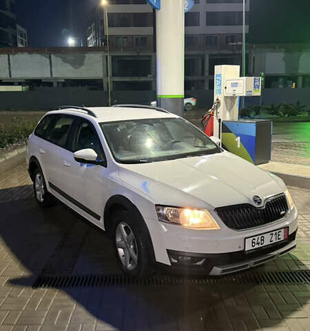 Белый Шкода Октавия Скаут, объемом двигателя 2 л и пробегом 255 тыс. км за 11900 $, фото 9 на Automoto.ua