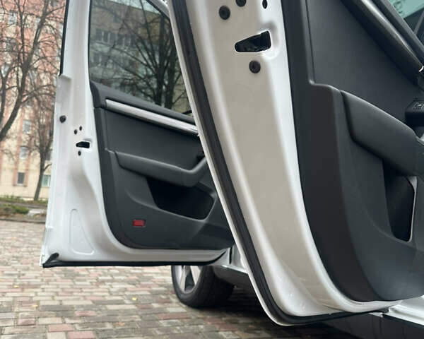 Білий Шкода Octavia Scout, об'ємом двигуна 2 л та пробігом 203 тис. км за 14995 $, фото 78 на Automoto.ua