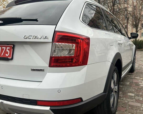 Білий Шкода Octavia Scout, об'ємом двигуна 2 л та пробігом 203 тис. км за 14995 $, фото 10 на Automoto.ua