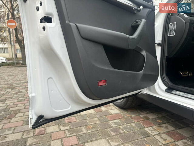 Білий Шкода Octavia Scout, об'ємом двигуна 2 л та пробігом 203 тис. км за 14995 $, фото 35 на Automoto.ua