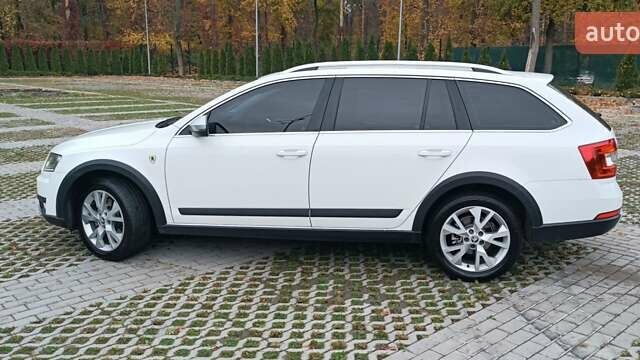 Шкода Октавия Скаут 2015 в Харькове на Automoto.ua Белый Шкода Октавия Скаут, объемом двигателя 1.97 л и пробегом 269 тыс. км за 13699 $, фото 5 на Automoto.ua