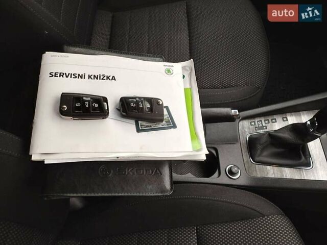 Білий Шкода Octavia Scout, об'ємом двигуна 2 л та пробігом 277 тис. км за 13900 $, фото 39 на Automoto.ua