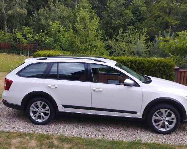 Білий Шкода Octavia Scout, об'ємом двигуна 2 л та пробігом 277 тис. км за 13900 $, фото 5 на Automoto.ua