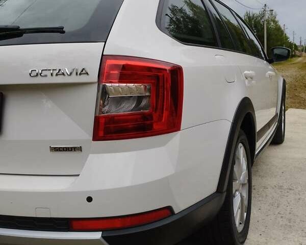 Білий Шкода Octavia Scout, об'ємом двигуна 2 л та пробігом 277 тис. км за 13900 $, фото 15 на Automoto.ua