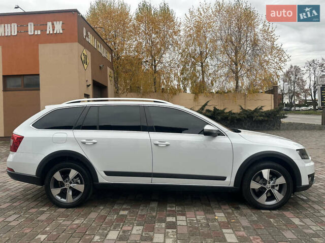 Білий Шкода Octavia Scout, об'ємом двигуна 2 л та пробігом 203 тис. км за 14995 $, фото 5 на Automoto.ua