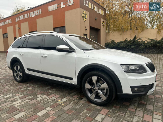 Білий Шкода Octavia Scout, об'ємом двигуна 2 л та пробігом 203 тис. км за 14995 $, фото 4 на Automoto.ua