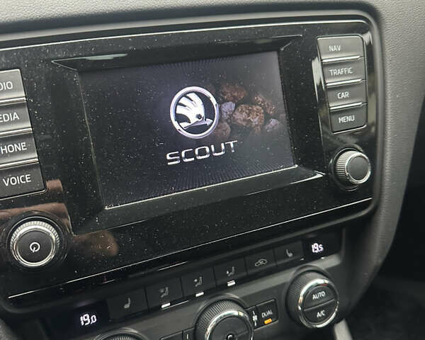 Білий Шкода Octavia Scout, об'ємом двигуна 2 л та пробігом 203 тис. км за 14995 $, фото 90 на Automoto.ua