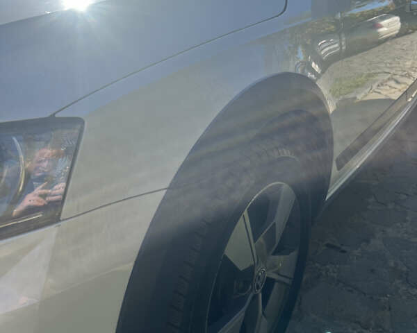 Белый Шкода Октавия Скаут, объемом двигателя 2 л и пробегом 288 тыс. км за 14000 $, фото 1 на Automoto.ua