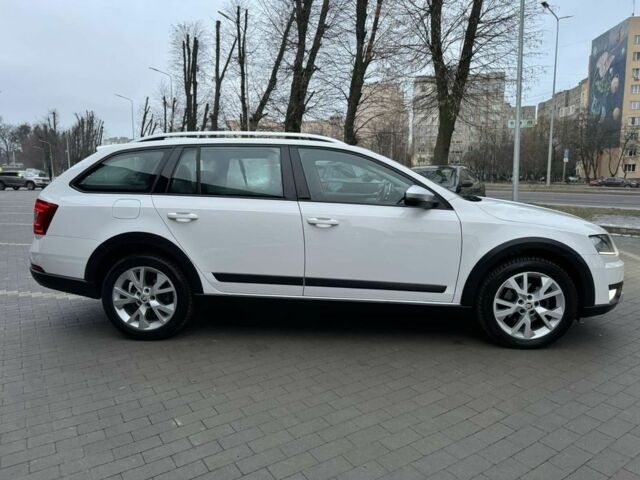 Белый Шкода Октавия Скаут, объемом двигателя 2 л и пробегом 278 тыс. км за 12500 $, фото 2 на Automoto.ua