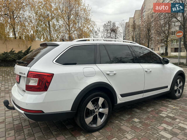 Білий Шкода Octavia Scout, об'ємом двигуна 2 л та пробігом 203 тис. км за 14995 $, фото 6 на Automoto.ua