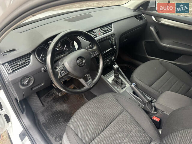 Білий Шкода Octavia Scout, об'ємом двигуна 2 л та пробігом 203 тис. км за 14995 $, фото 44 на Automoto.ua