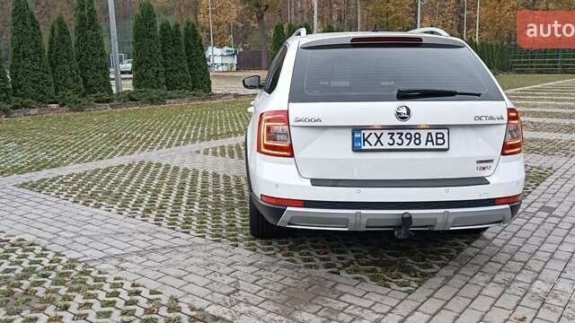 Шкода Октавия Скаут 2015 в Харькове на Automoto.ua Белый Шкода Октавия Скаут, объемом двигателя 1.97 л и пробегом 269 тыс. км за 13699 $, фото 7 на Automoto.ua