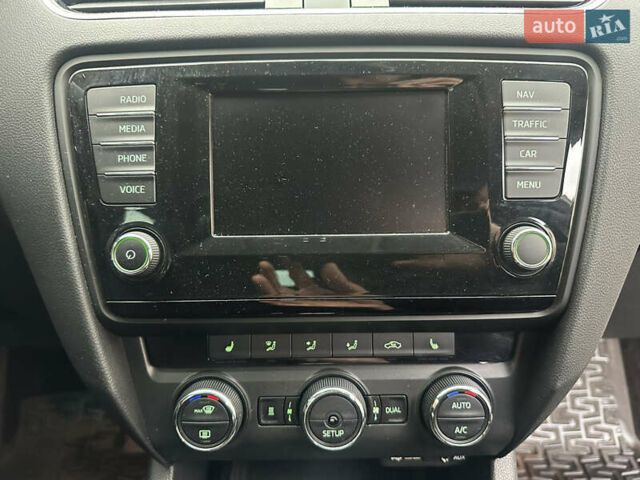 Білий Шкода Octavia Scout, об'ємом двигуна 2 л та пробігом 203 тис. км за 14995 $, фото 63 на Automoto.ua