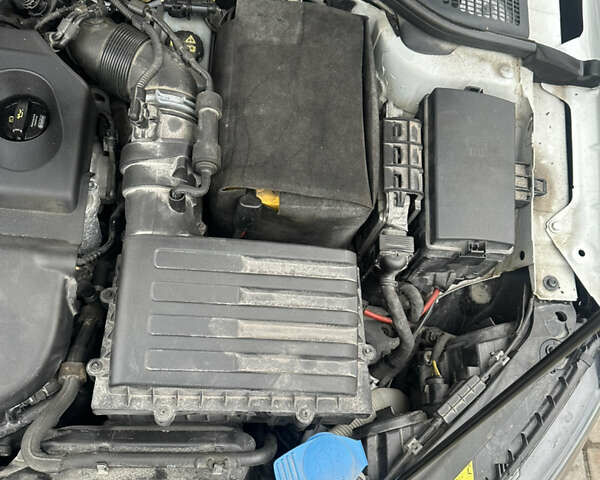 Білий Шкода Octavia Scout, об'ємом двигуна 2 л та пробігом 203 тис. км за 14995 $, фото 70 на Automoto.ua