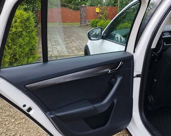 Білий Шкода Octavia Scout, об'ємом двигуна 2 л та пробігом 277 тис. км за 13900 $, фото 30 на Automoto.ua