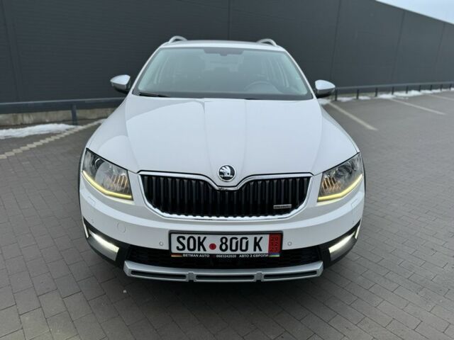 Белый Шкода Октавия Скаут, объемом двигателя 2 л и пробегом 278 тыс. км за 12500 $, фото 1 на Automoto.ua