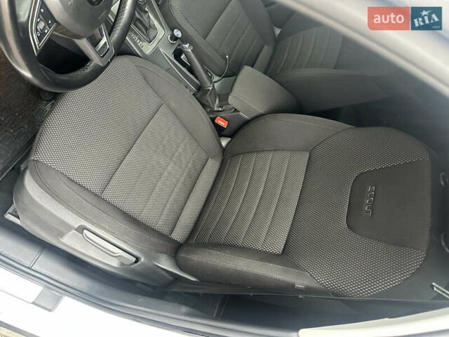 Білий Шкода Octavia Scout, об'ємом двигуна 2 л та пробігом 203 тис. км за 14995 $, фото 38 на Automoto.ua