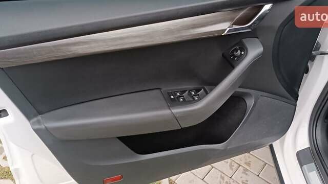 Шкода Октавия Скаут 2015 в Харькове на Automoto.ua Белый Шкода Октавия Скаут, объемом двигателя 1.97 л и пробегом 269 тыс. км за 13699 $, фото 22 на Automoto.ua