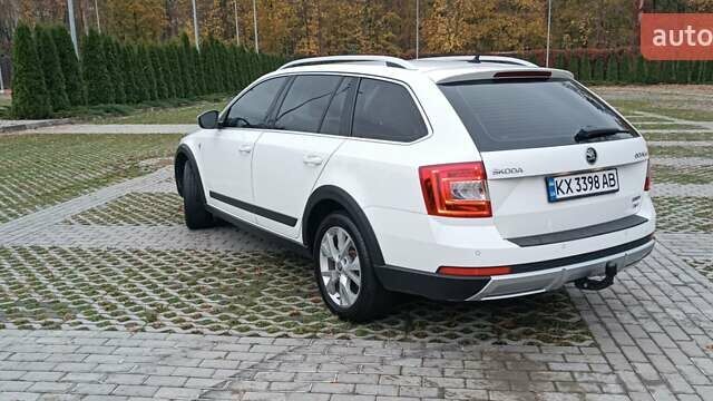 Шкода Октавия Скаут 2015 в Харькове на Automoto.ua Белый Шкода Октавия Скаут, объемом двигателя 1.97 л и пробегом 269 тыс. км за 13699 $, фото 4 на Automoto.ua