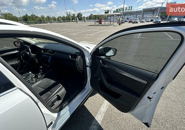 Белый Шкода Октавия Скаут, объемом двигателя 2 л и пробегом 272 тыс. км за 14998 $, фото 38 на Automoto.ua