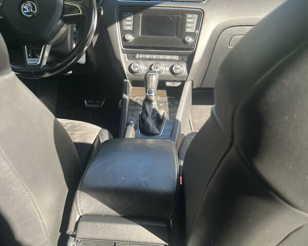 Белый Шкода Октавия Скаут, объемом двигателя 2 л и пробегом 288 тыс. км за 14000 $, фото 8 на Automoto.ua