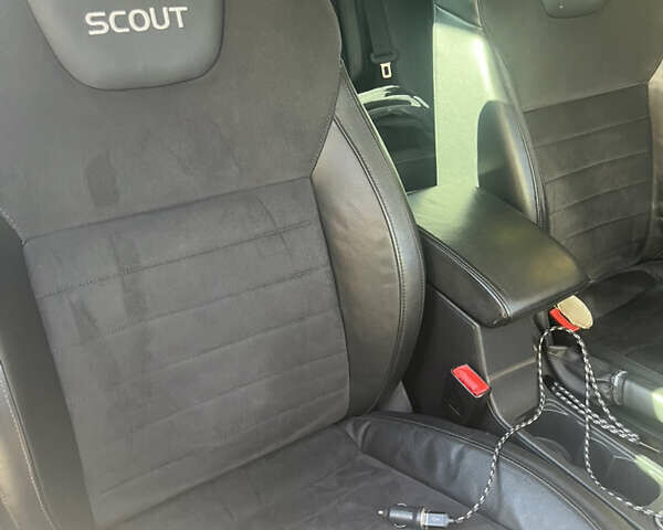 Белый Шкода Октавия Скаут, объемом двигателя 2 л и пробегом 288 тыс. км за 14000 $, фото 10 на Automoto.ua