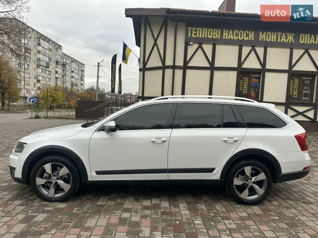 Білий Шкода Octavia Scout, об'ємом двигуна 2 л та пробігом 203 тис. км за 14995 $, фото 1 на Automoto.ua