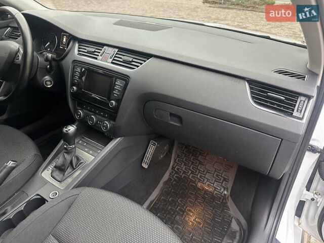 Білий Шкода Octavia Scout, об'ємом двигуна 2 л та пробігом 203 тис. км за 14995 $, фото 58 на Automoto.ua