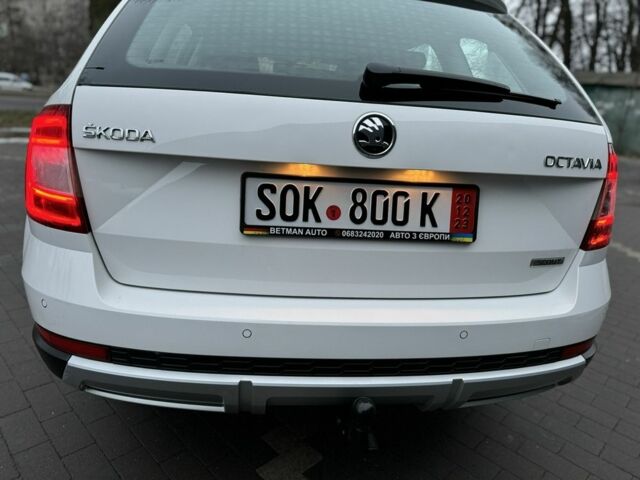 Белый Шкода Октавия Скаут, объемом двигателя 2 л и пробегом 278 тыс. км за 12500 $, фото 4 на Automoto.ua