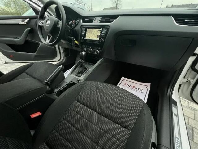 Белый Шкода Октавия Скаут, объемом двигателя 2 л и пробегом 279 тыс. км за 11000 $, фото 9 на Automoto.ua