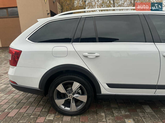 Білий Шкода Octavia Scout, об'ємом двигуна 2 л та пробігом 203 тис. км за 14995 $, фото 16 на Automoto.ua