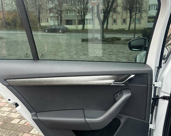 Білий Шкода Octavia Scout, об'ємом двигуна 2 л та пробігом 203 тис. км за 14995 $, фото 45 на Automoto.ua