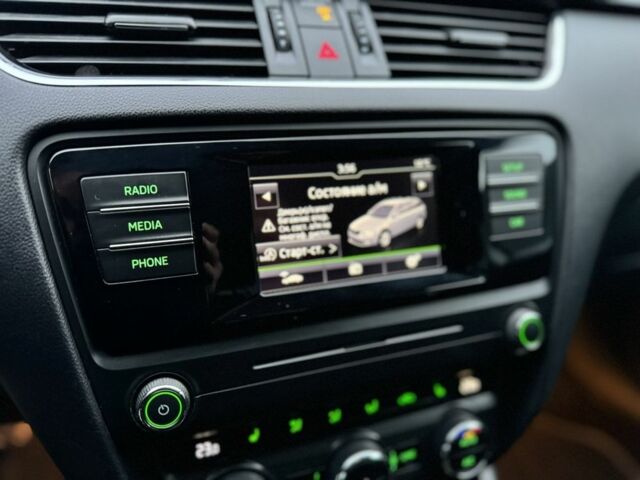 Белый Шкода Октавия Скаут, объемом двигателя 2 л и пробегом 278 тыс. км за 12500 $, фото 6 на Automoto.ua