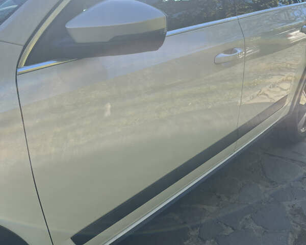 Белый Шкода Октавия Скаут, объемом двигателя 2 л и пробегом 288 тыс. км за 14000 $, фото 2 на Automoto.ua