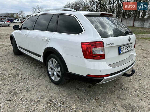 Белый Шкода Октавия Скаут, объемом двигателя 2 л и пробегом 240 тыс. км за 15500 $, фото 9 на Automoto.ua