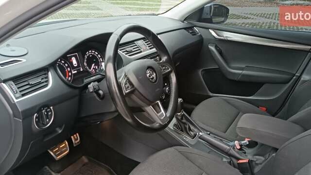 Шкода Октавия Скаут 2015 в Харькове на Automoto.ua Белый Шкода Октавия Скаут, объемом двигателя 1.97 л и пробегом 269 тыс. км за 13699 $, фото 18 на Automoto.ua