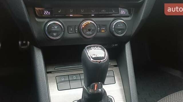Шкода Октавия Скаут 2015 в Харькове на Automoto.ua Белый Шкода Октавия Скаут, объемом двигателя 1.97 л и пробегом 269 тыс. км за 13699 $, фото 17 на Automoto.ua